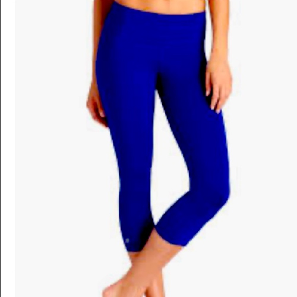 Athleta Sonar Capri Size Small blue